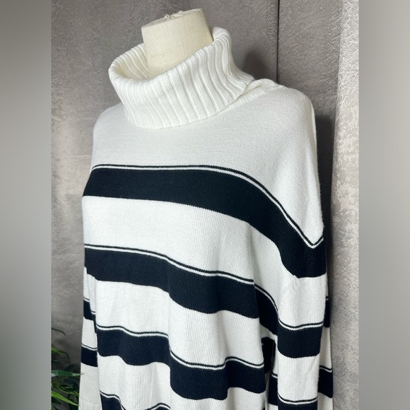 NWT Laundry By Shelli Segal Oversized Turtle Neck Stripe Print Sweater Sz M - Picture 5 of 11